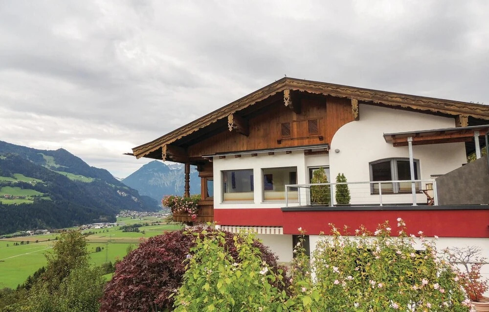 Beautiful Apartment in Hart im Zillertal With 1 Bedrooms and Wifi