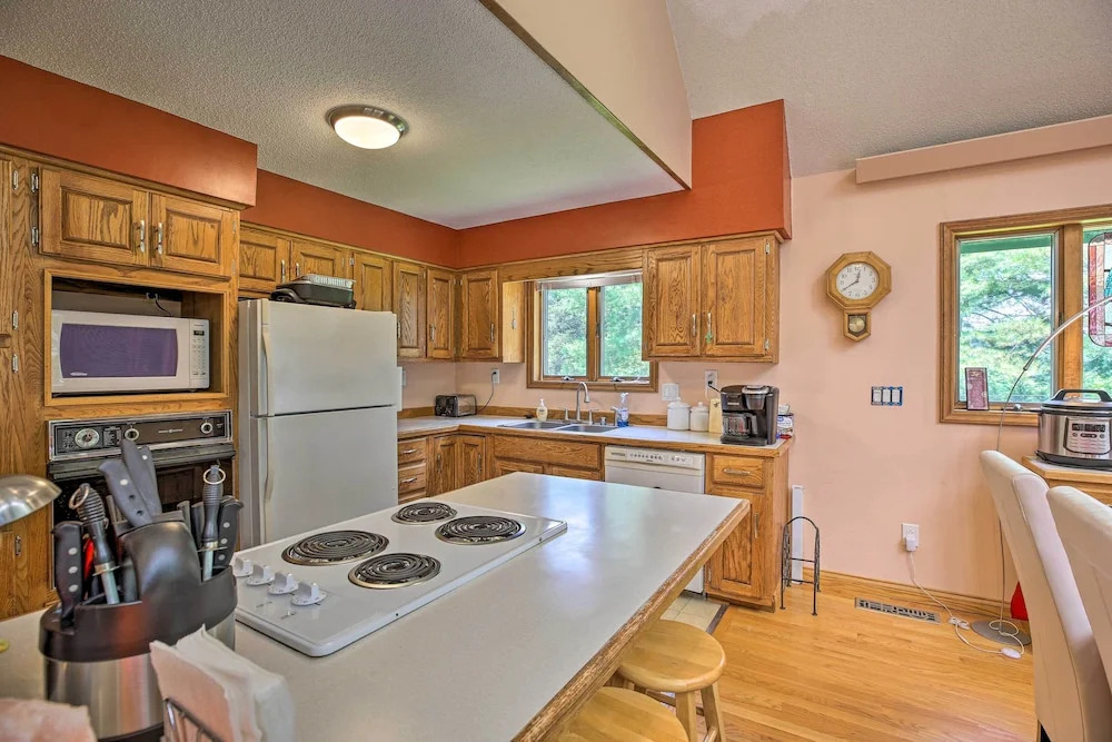 Lake Cumberland Home w/ Deck + Water Access!