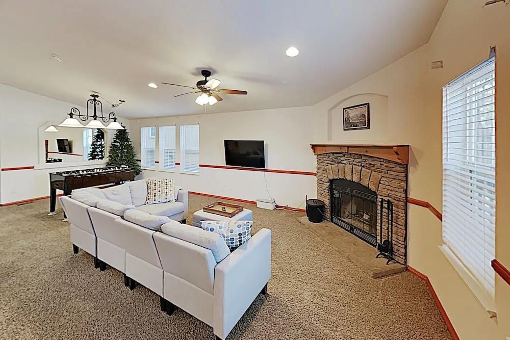 New Listing! Newly Furnished - Hot Tub & Deck 3 Bedroom Home