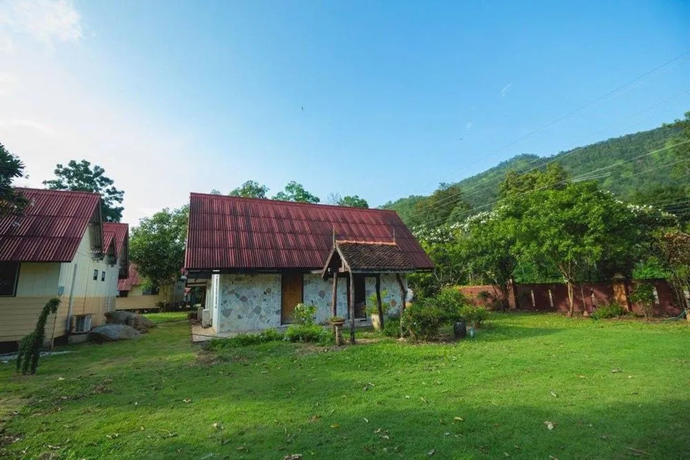 Naphatphorn Resort
