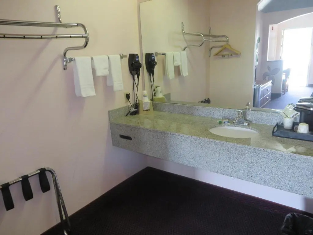 Travelers Inn and Suites Liberty