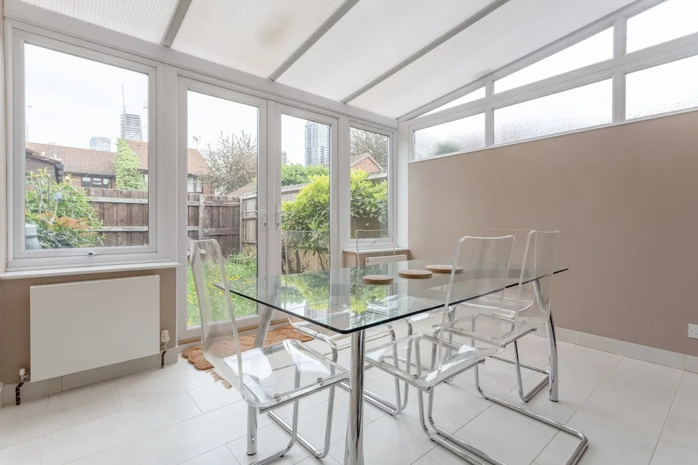 2 Bedroom House Near Canary Wharf