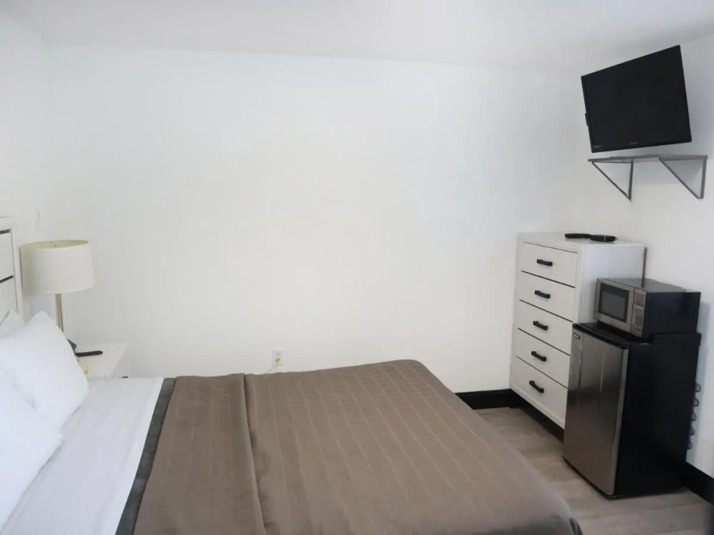 The Lancaster Motel By OYO Ronks near Paradise