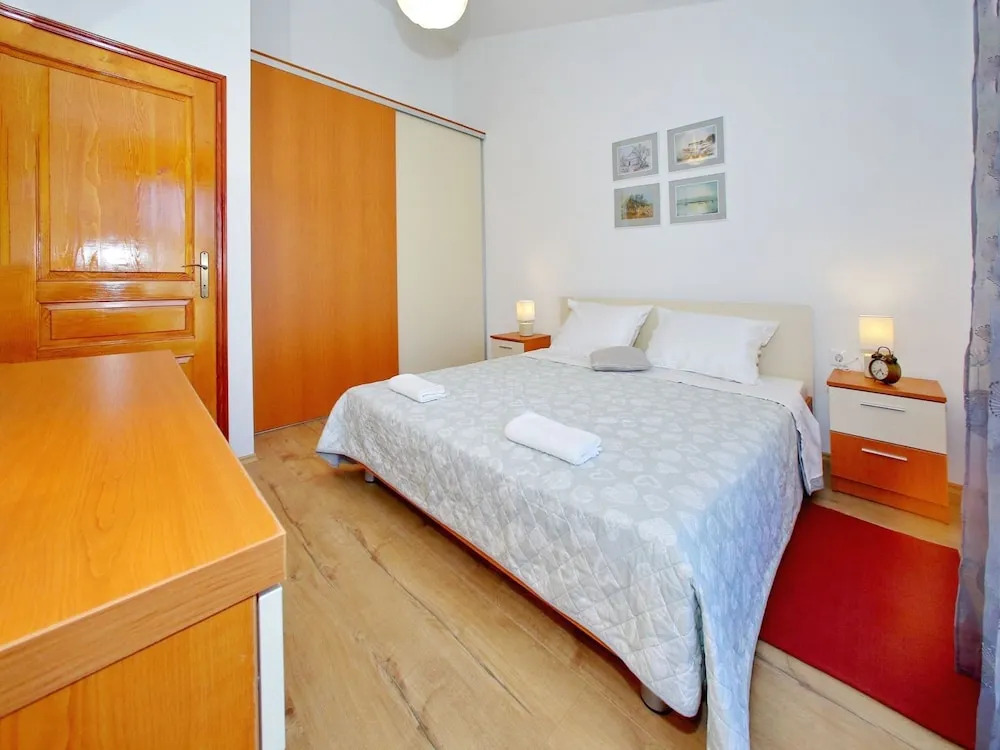 Modern Apartment With big Roofed Terrace, Garden, Near the Sea