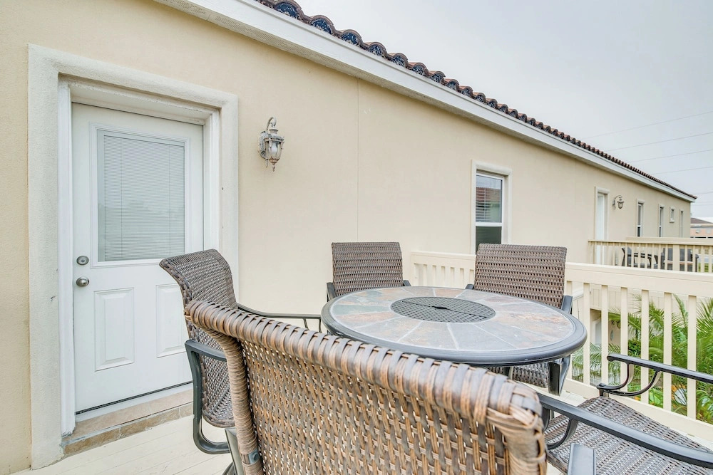 South Padre Island Condo Near Beach w/ Balcony!