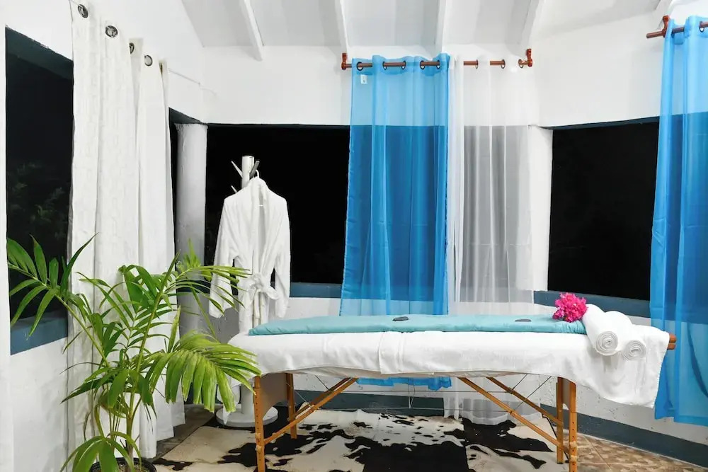 Villa Serenity Water View Suite Sleeps 3 w Pool