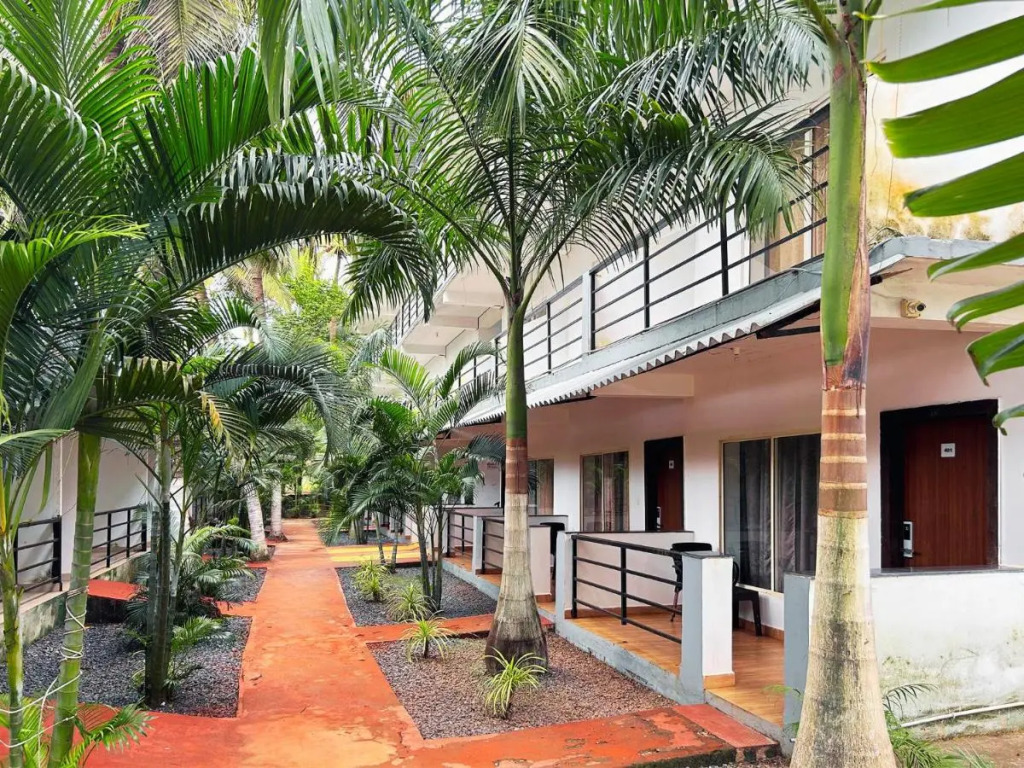 FabHotel Bay Breeze - 800M From Morjim Beach