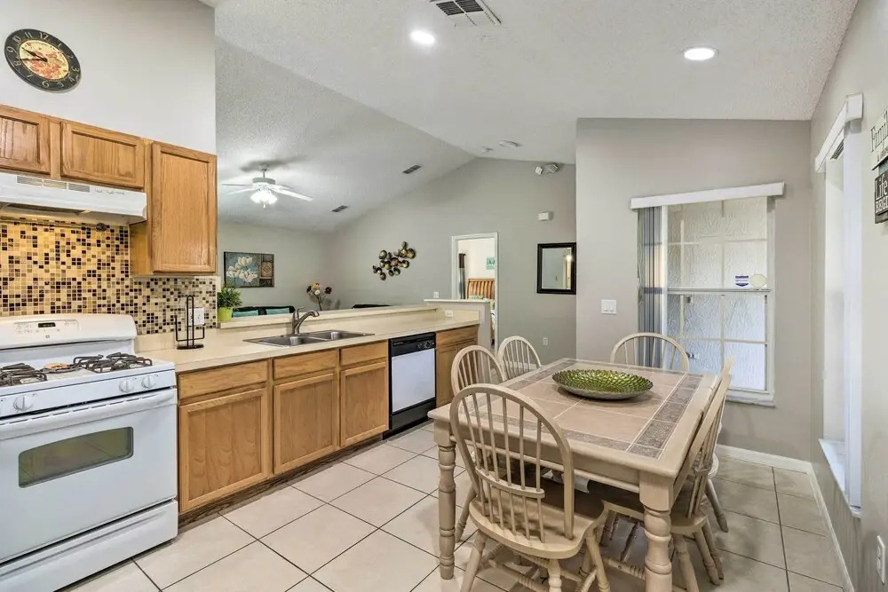Kissimmee Retreat: Fenced-in Yard w/ Pool!