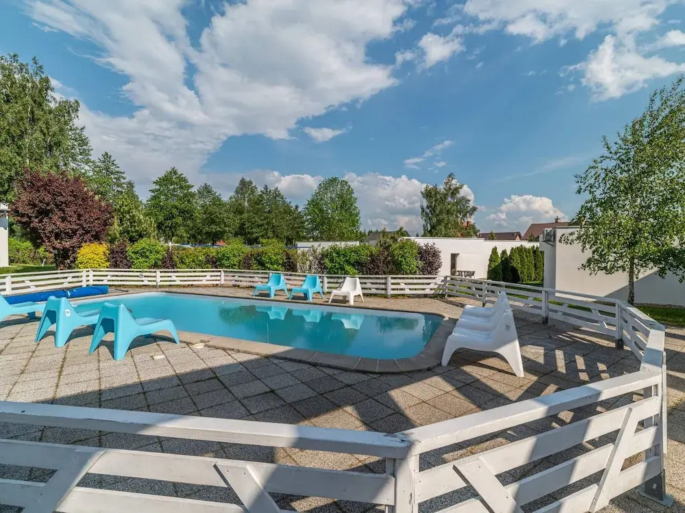 Holiday Homes With Pool, Close to the Beach