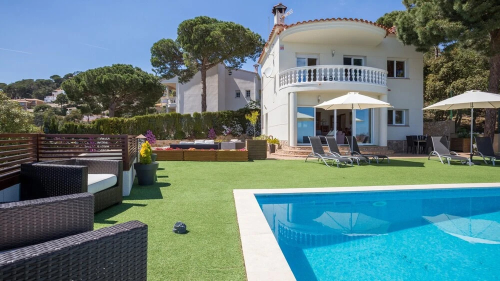 House - 3 Bedrooms with Pool and WiFi - 107973