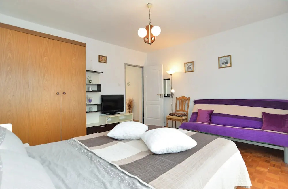 Apartment 1822