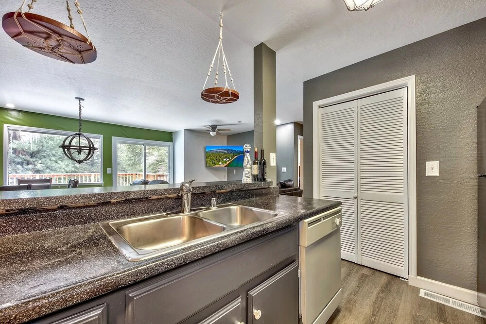 1418s The Skyline Retreat 3 Bedroom Home by Redawning