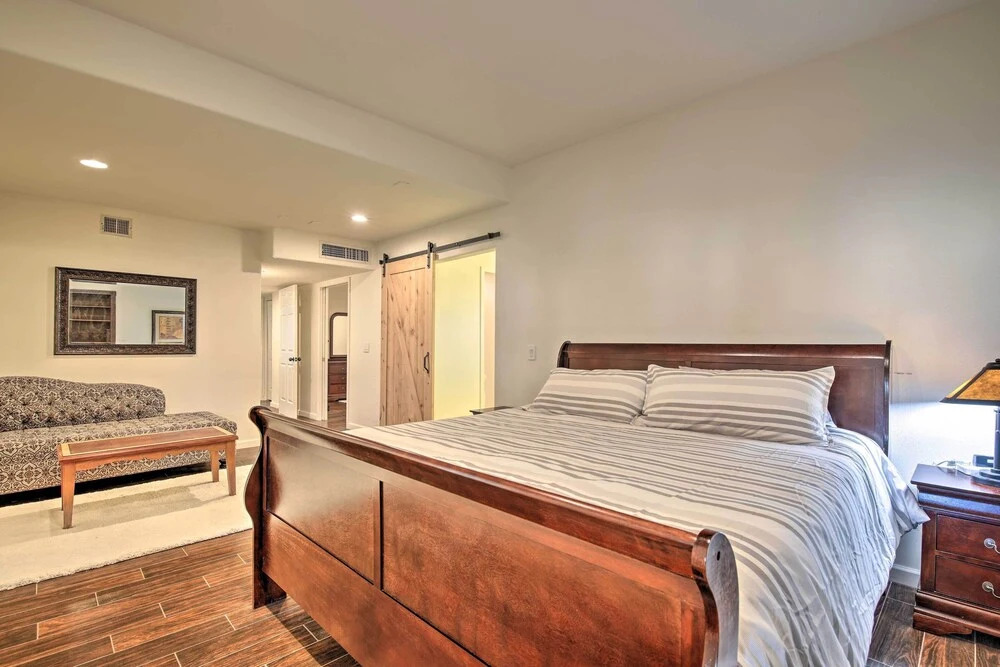 11 Mi to Phoenix: Tempe Escape w/ Patio & Bar!