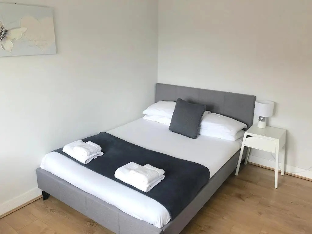 2 Bedroom Large First Floor Apartment with FREE Parking