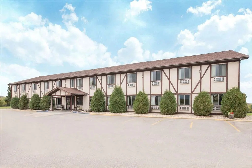Super 8 by Wyndham Warroad