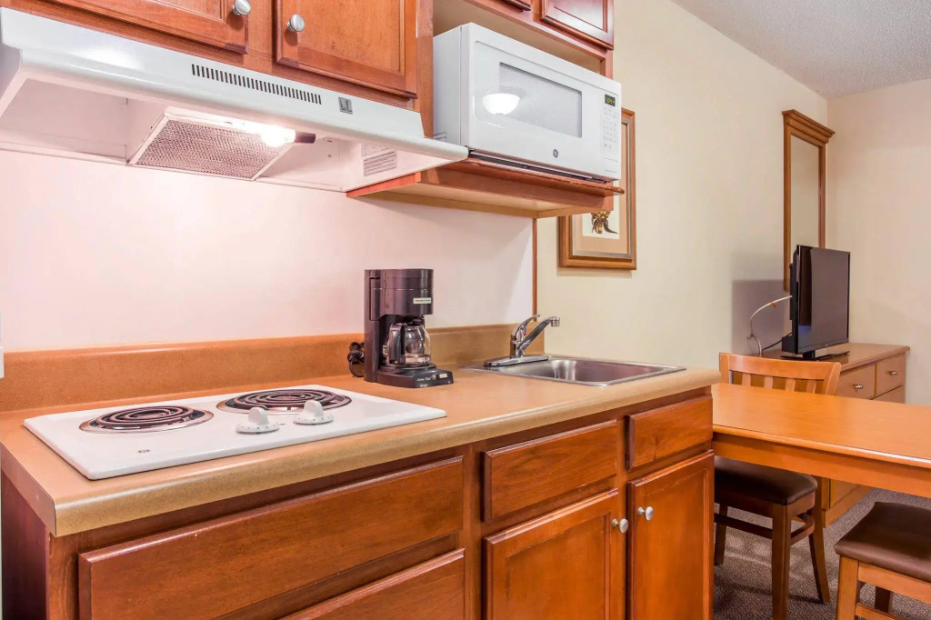 Suburban Extended Stay Hotel North - Ashley Phosphate