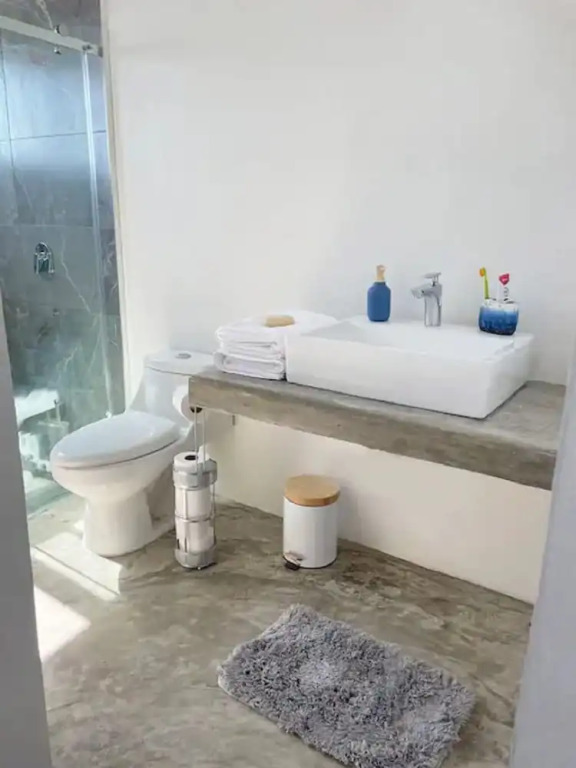 Isla Bistro Condos by Lubeck HCollection