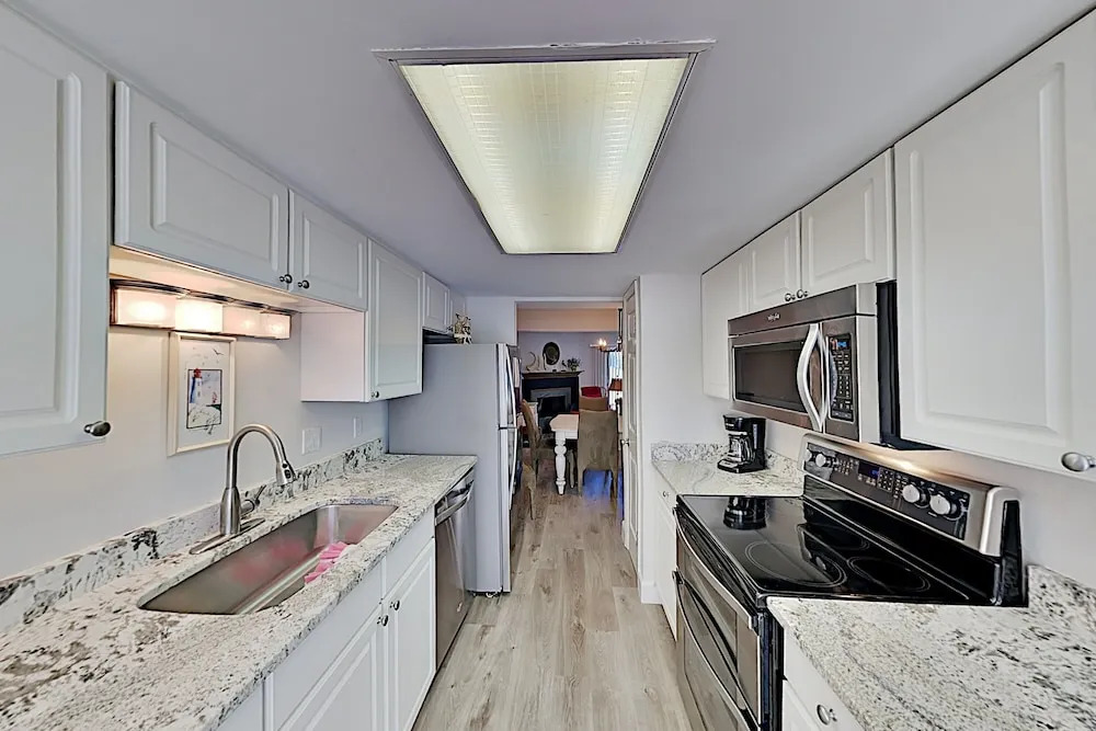 140beach 2 Bedroom Condo