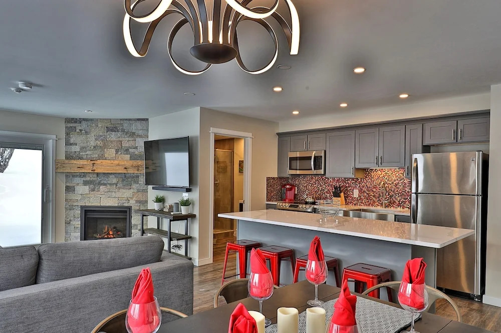 KCIS 612/613 - Forest Suites: Sleeps 10 in Killington Center
