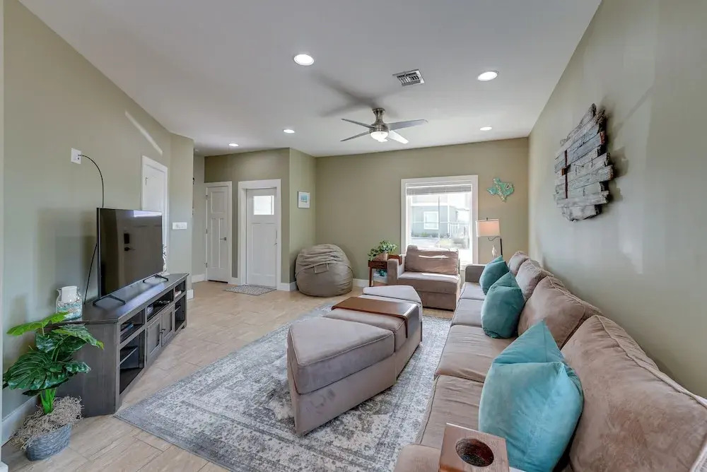 Bright, Modern Corpus Christi Condo: 2 Mi to Beach