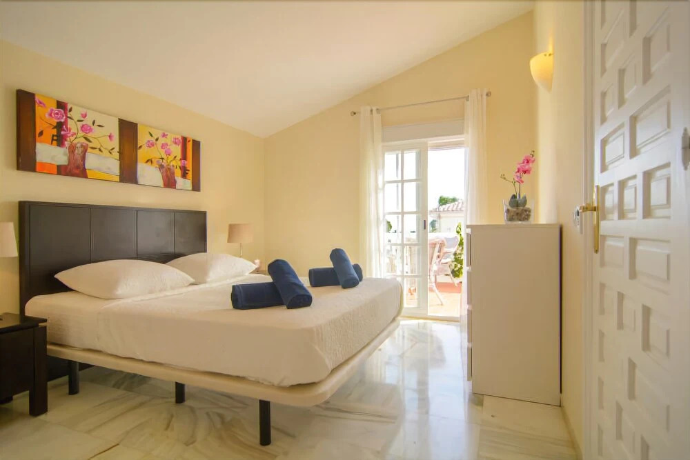 Las Chapas beach front oriented villa
