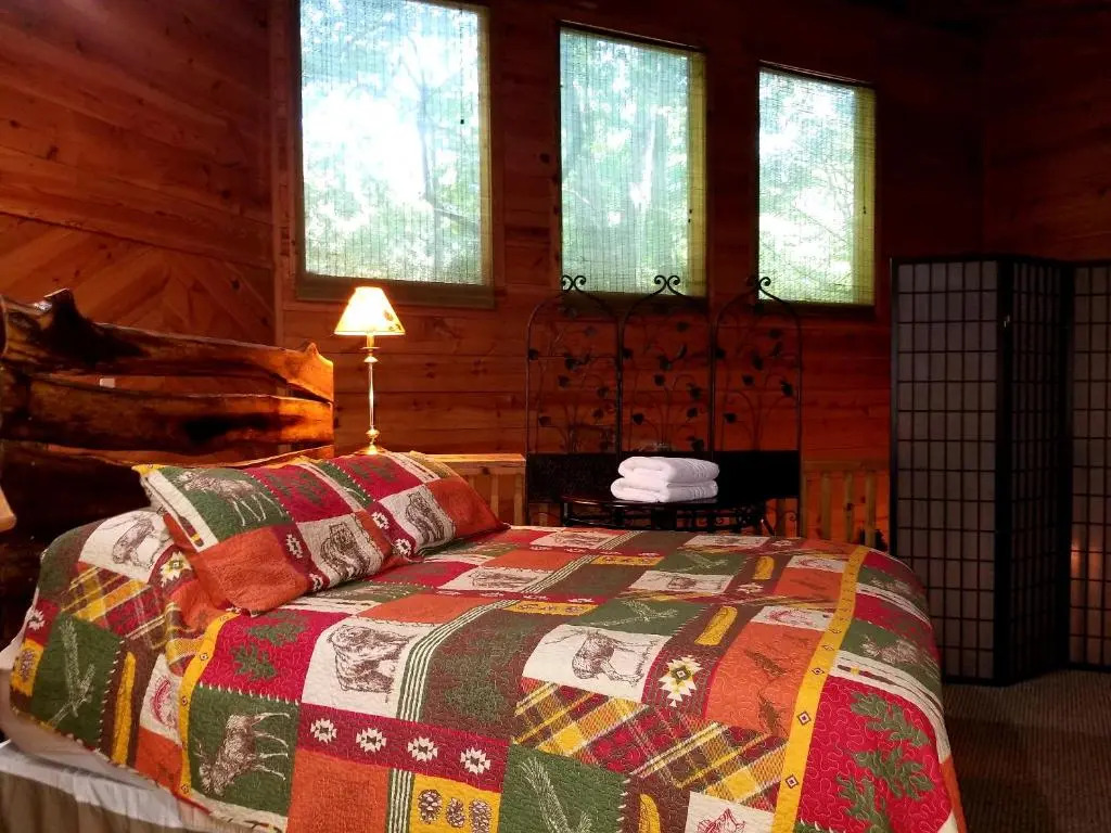 Bear Creek Lodge and Cabins in Helen Ga - Pet Friendly, River on Property, Walking Distance to downtown Helen
