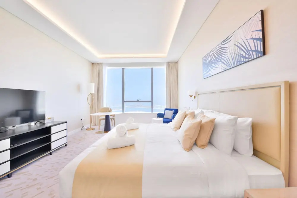Ultra Luxury Palm Tower with Shared Hotel Facilities