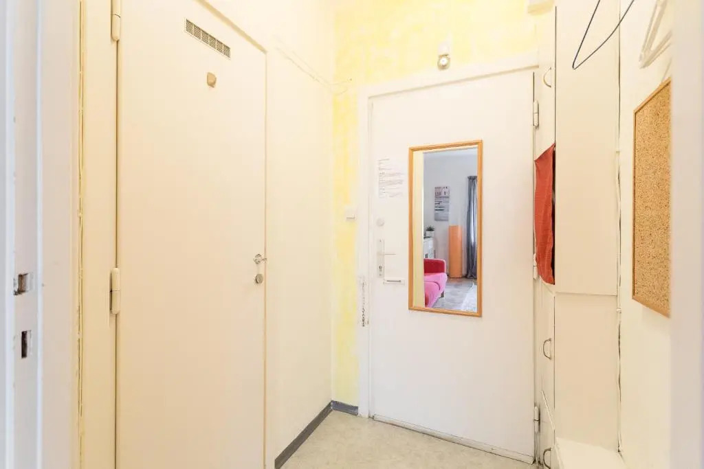 COZY and quiet flat - 12 min to center