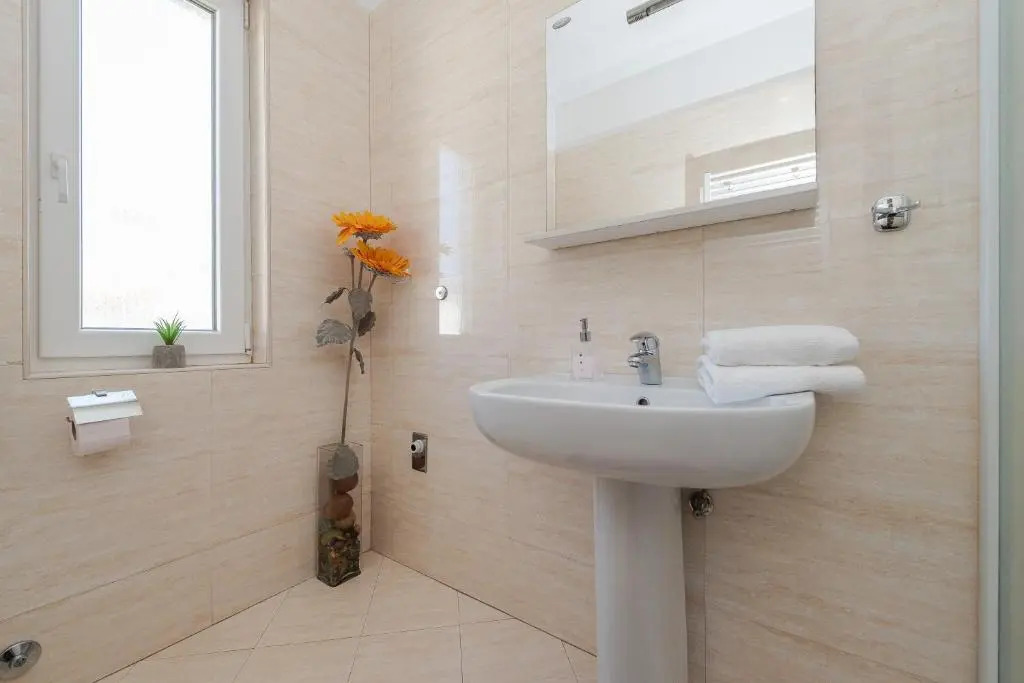 Centrally located apartment for 16