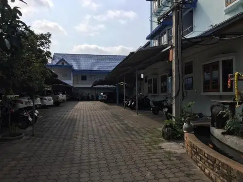 Lertparsert House