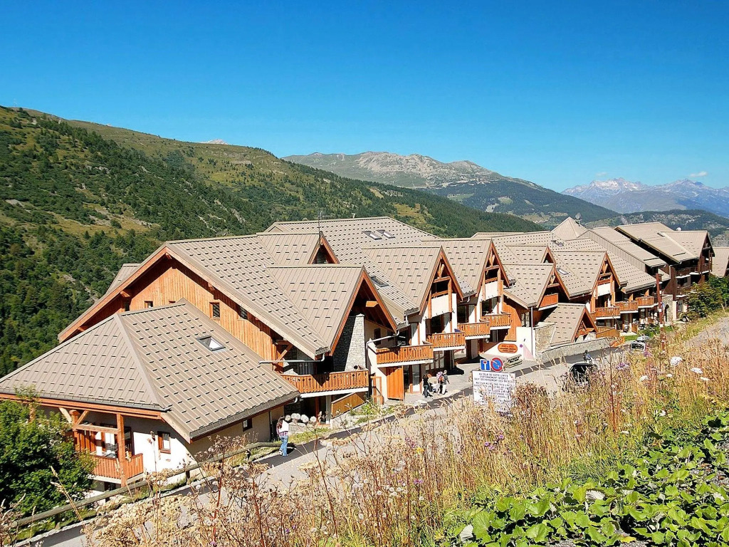 Carefully furnished apartment near the piste and Valmeinier