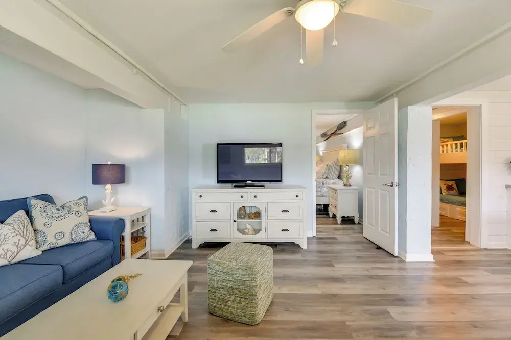 Steps to Sea! Okaloosa Island Gem w/ Outdoor Oasis