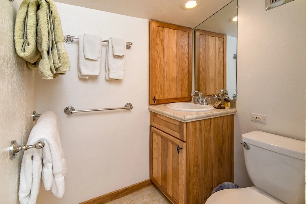 4044 Ski View Condo - 2 Br condo by RedAwning