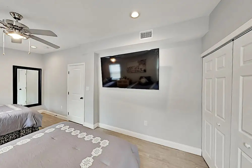 Lovely Old Seminole Heights With Grill & Deck 3 Bedroom Home