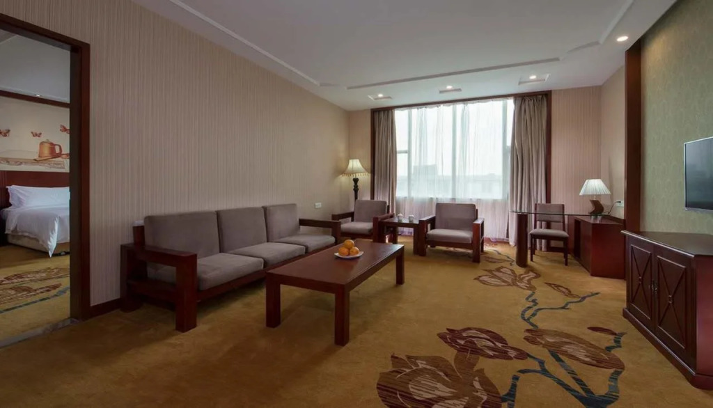 Kinson Hotel