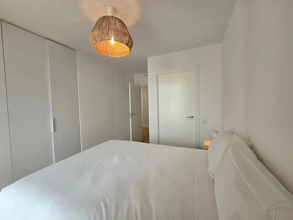The Roger Terrace 2BR With Pool gym in Barcelona