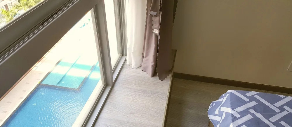 Scenic Valley Luxury 2BR SW Pool 07th
