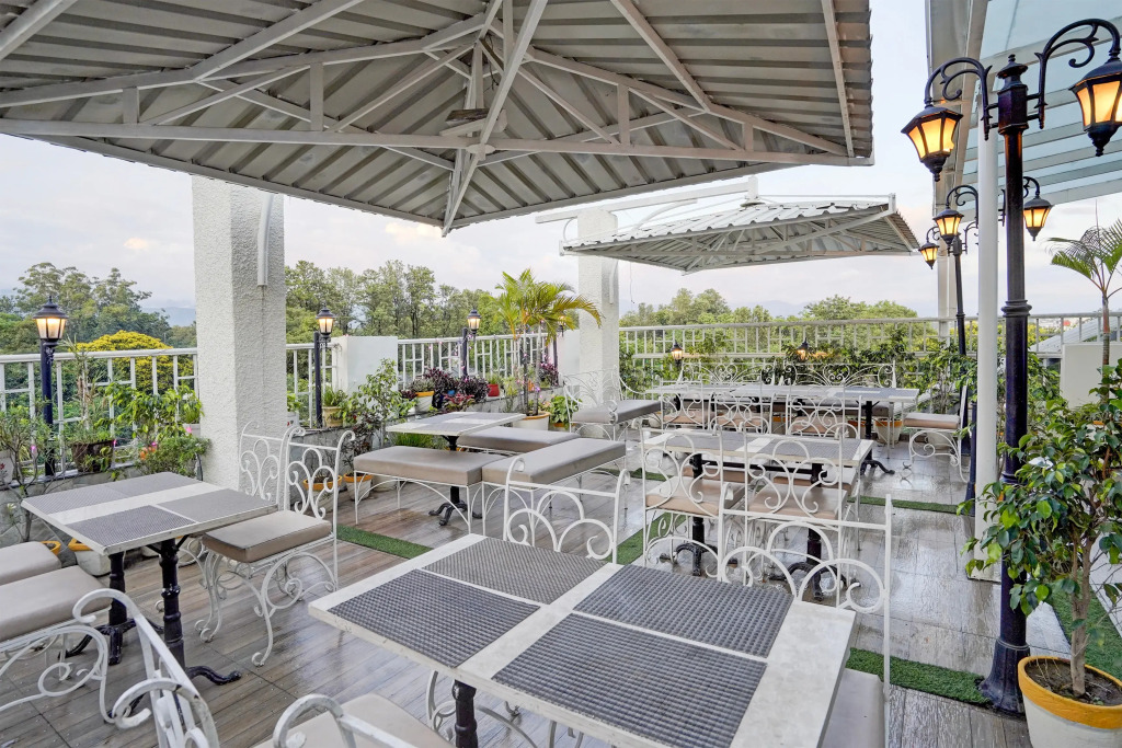 Super Townhouse Oak ONGC Crossway Formerly Hotel Gold Stone Comfort