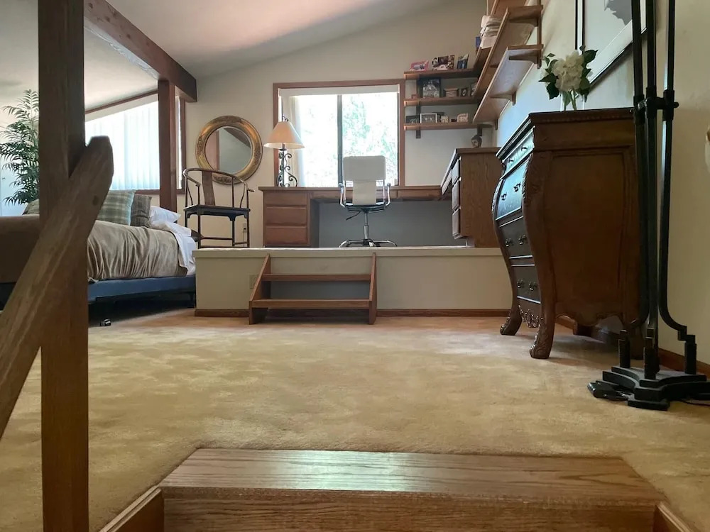 Hilltop Designer Villa, 3 Acres, Forever Views