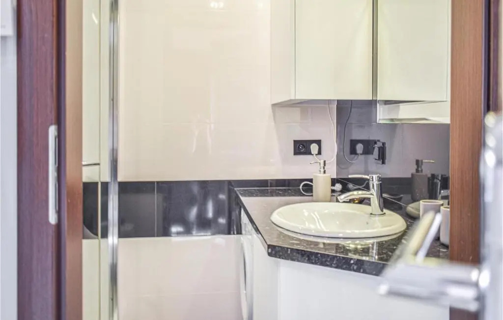 Nice Apartment in Darlowko With 1 Bedrooms and Wifi
