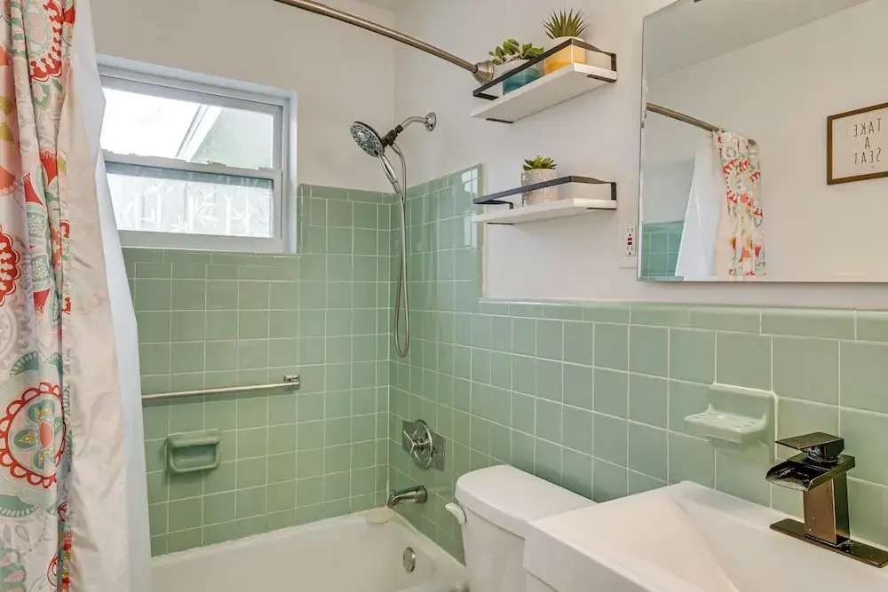 Port Charlotte Home w/ Sunroom, Grill & Fire Pit!