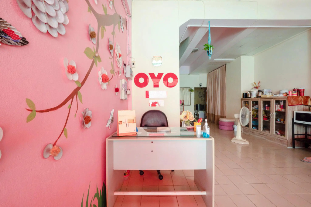 OYO 1099 Star House