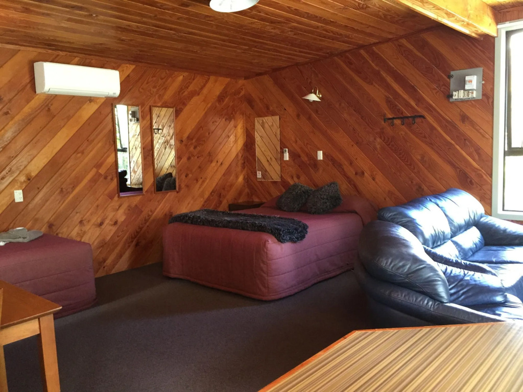 Sportmans Lodge