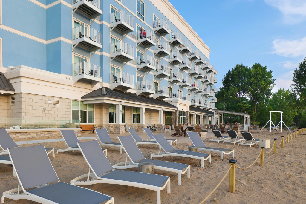 Hampton Inn & Suites Manistee Waterfront