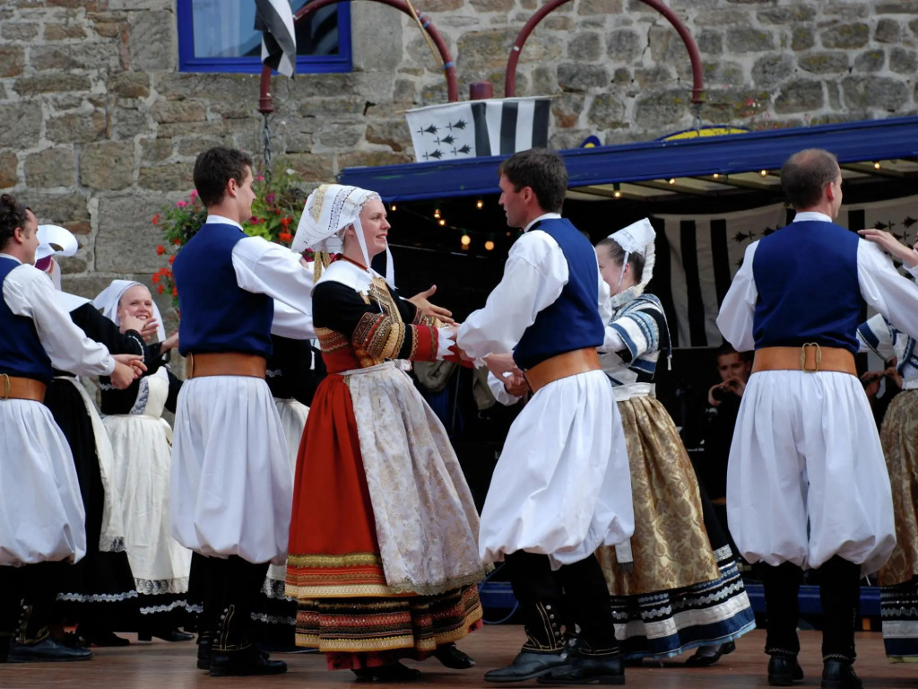 Breton Escape in Querrien
