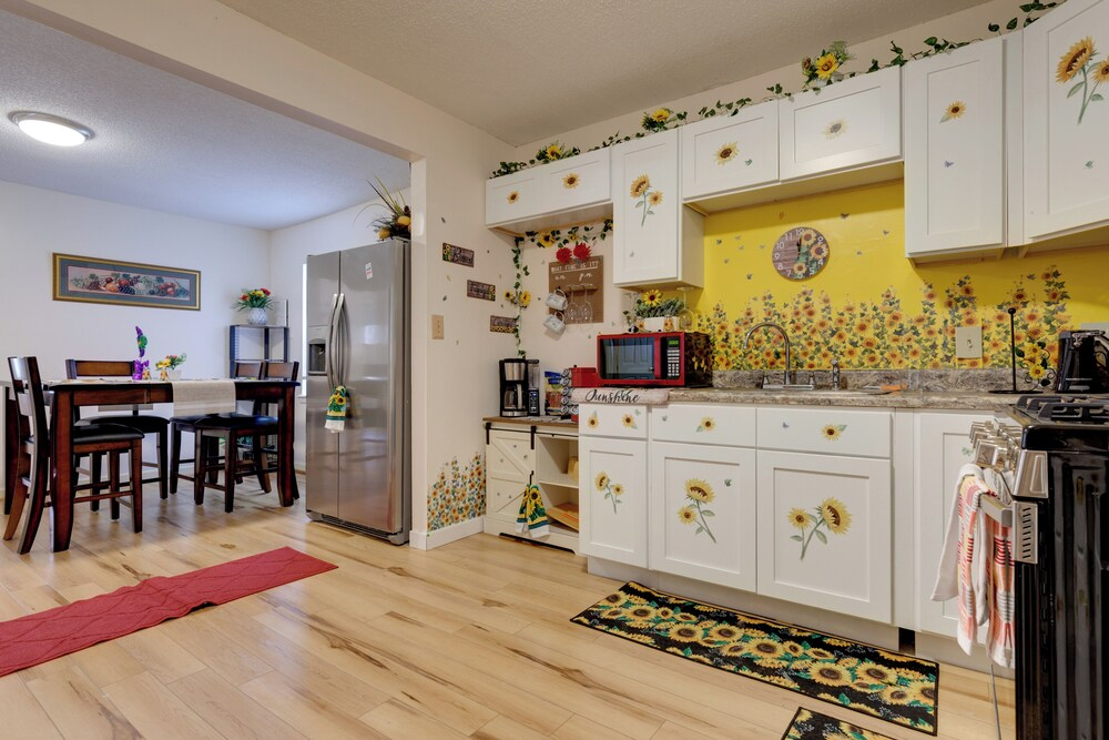 Stunning Gulfport Getaway ~ 1 Mi to the Beach