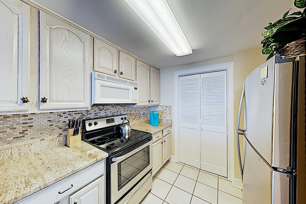 New Listing! Beachside W/ Bay Views & Pool 2 Bedroom Condo