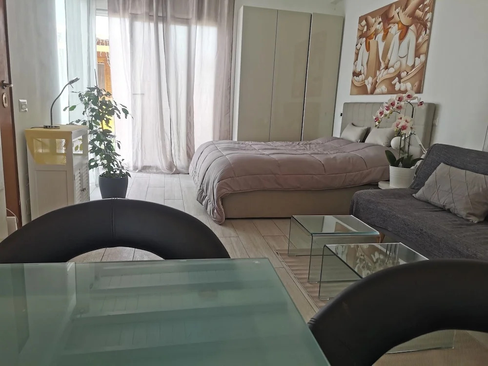 Apartment - Sleeps 2 - Parking - 5min To La Frasca