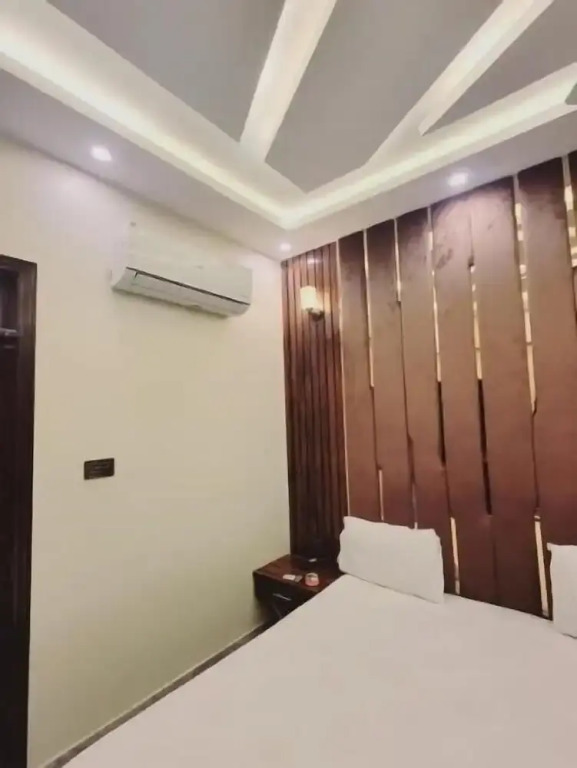 Prime Rose Hotel