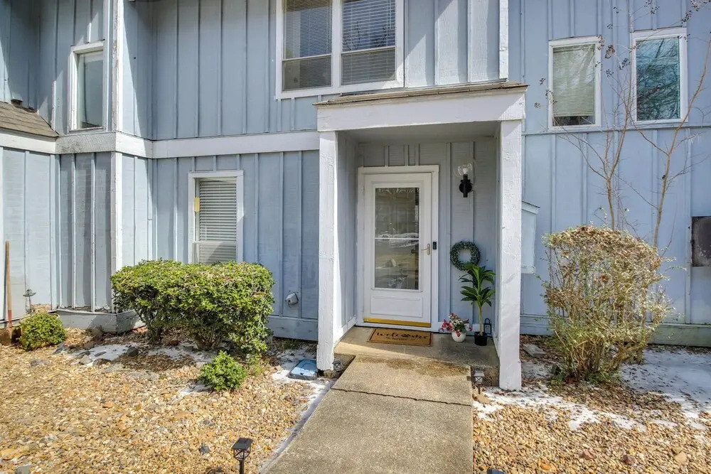 Walk to Lake & Pool: Hot Springs Village Getaway